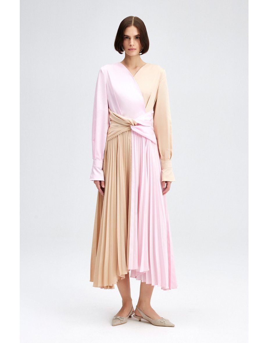Vestido plissado em dois tons