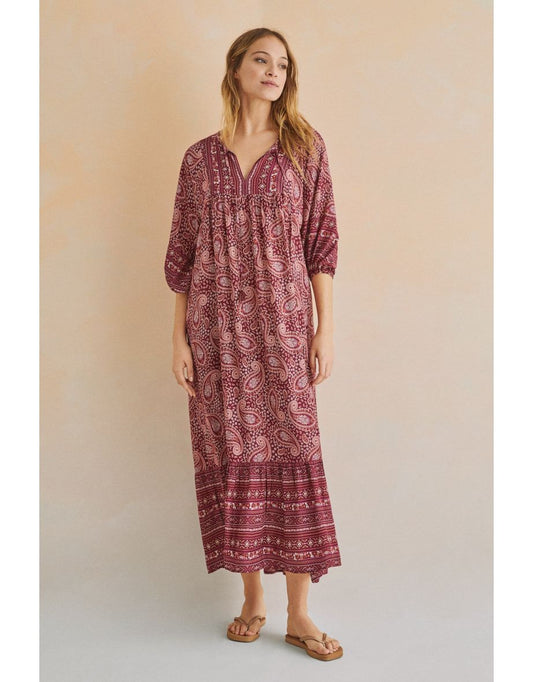 Vestido longo com estampa inspirada na Índia