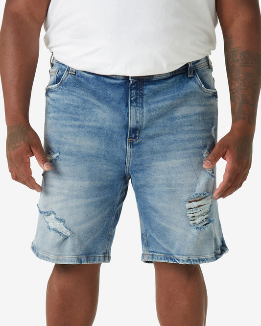 Pantaloncini di jeans destroyed chiari a gamba dritta da uomo plus size di Allman per Riachuelo