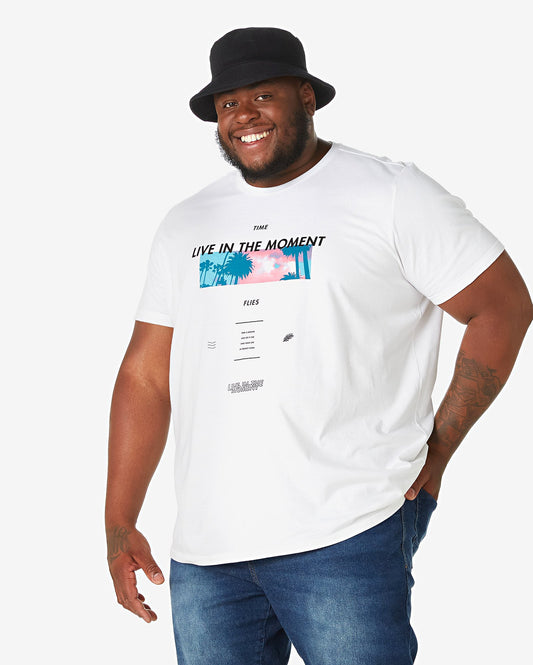 Maglietta a maniche corte Plus Size da uomo "Live In The Moment" Bianco di Allman per Riachuelo