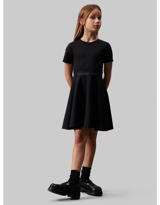 Vestido de tricô e flare para meninas em preto