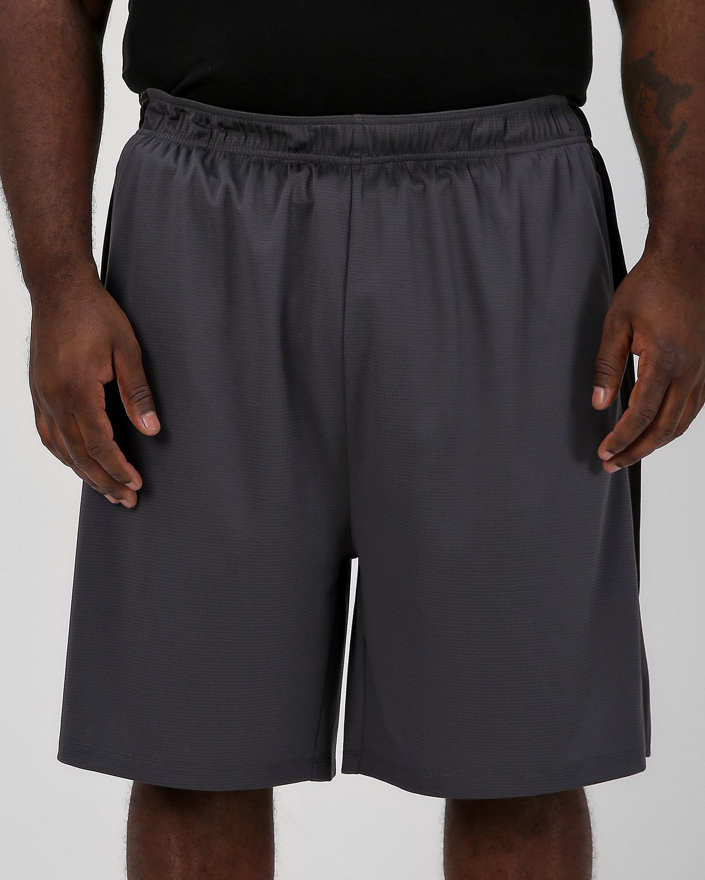 Pantaloncini sportivi grigi Plus Size da uomo con ritagli e bodywork di Riachuelo