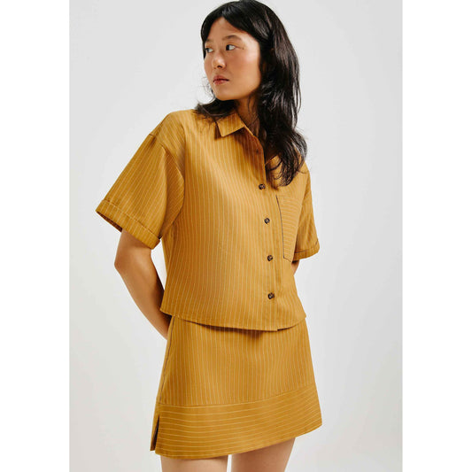 Camisa recortada de manga corta teñida en hilo para hombre