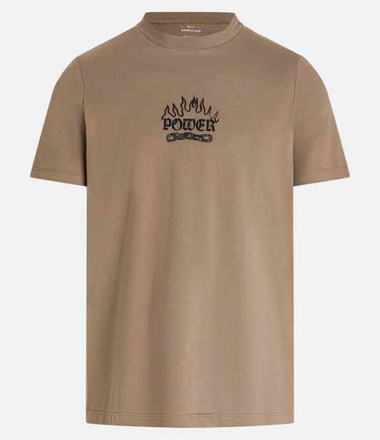 Camiseta regular em meia malha com Power Print, chama e design de corrente marrom