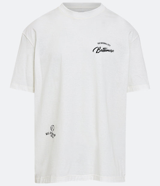 Camiseta blanca de ajuste relajado con estampado de béisbol de Baltimore