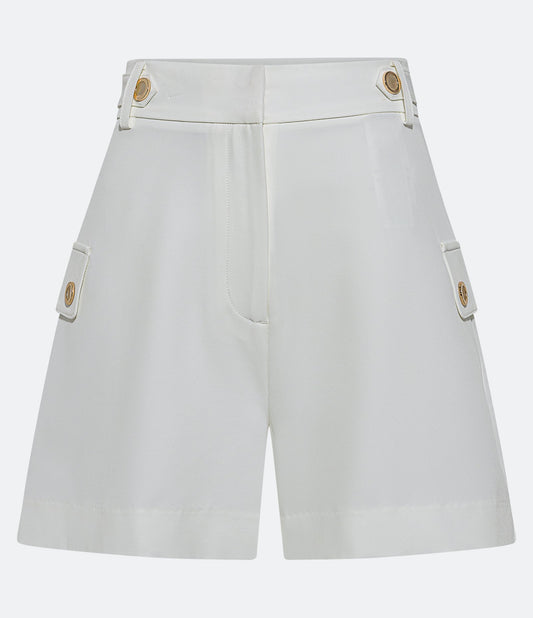 Shorts sob medida com detalhes de botões metálicos em off white