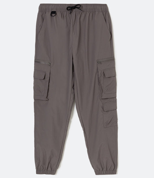 Calça Jogger cinza com bolso de poliamida