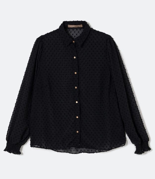 Camisa preta de chiffon texturizado com detalhe de punho - Curve e Plus Size
