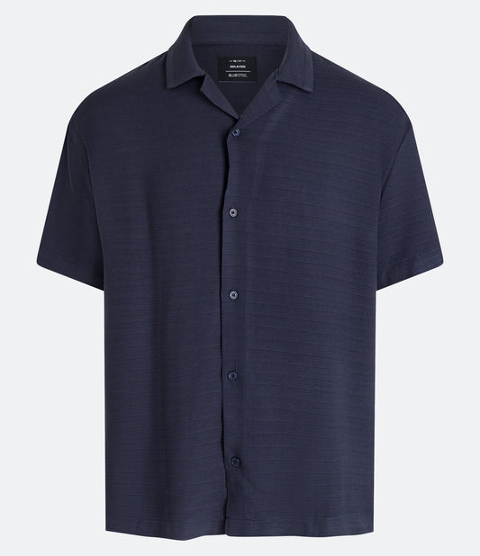 Camisa descontraída com gola lapela e textura rústica azul-escura