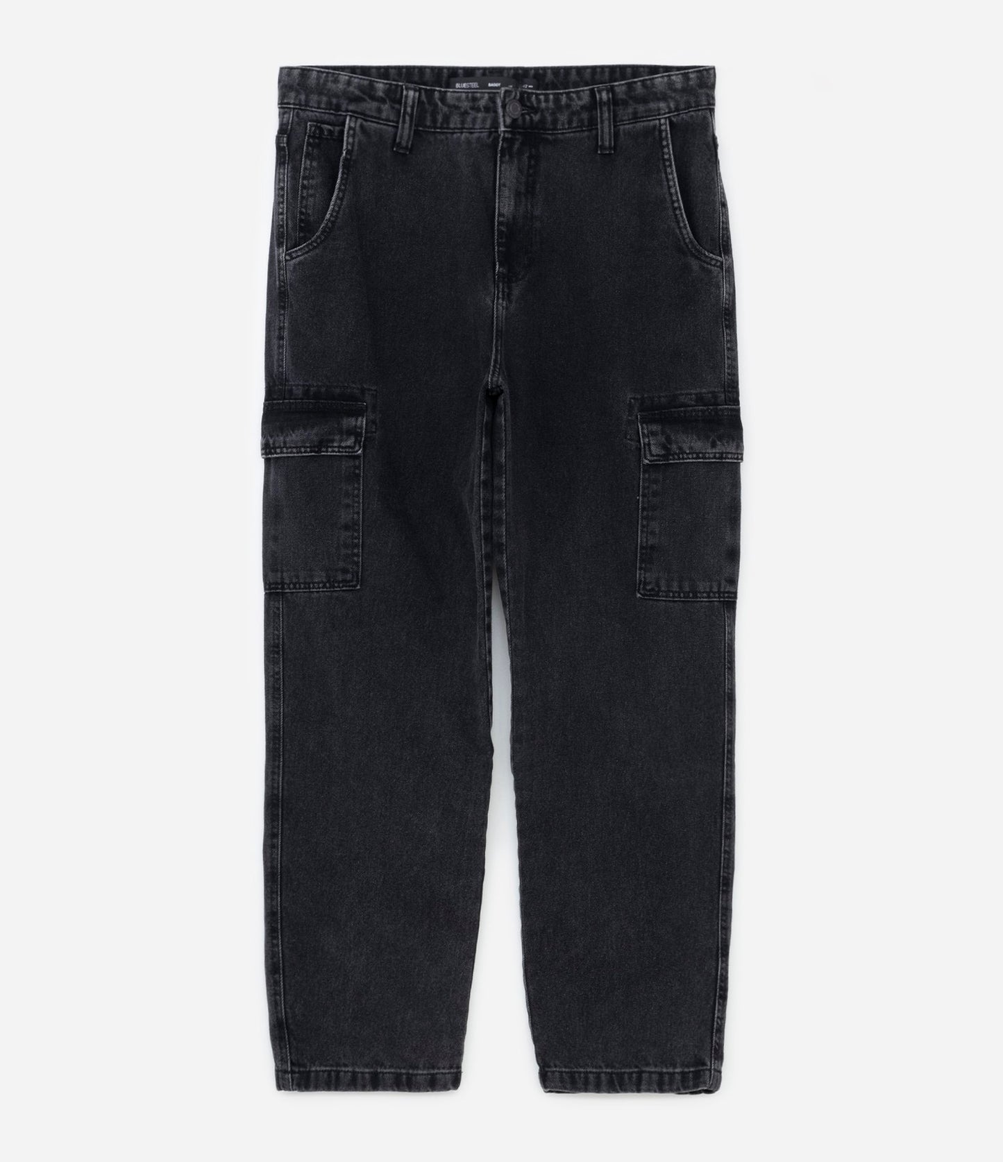 Jeans neri larghi con tasche cargo laterali