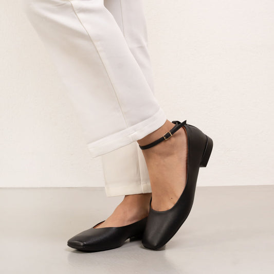 Ballet Flats pretos de ponta quadrada com fivela da Vizzano para mulheres