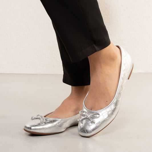 Ballet Flats de tecido prateado para mulheres da Vizzano