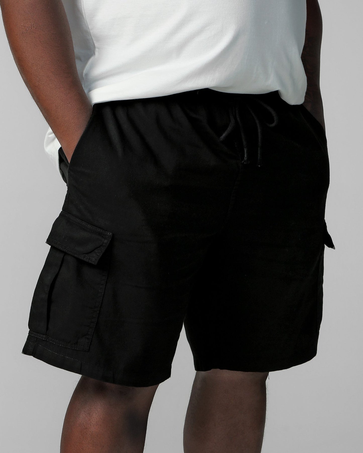 Bermudas masculinas Plus Size Black Cargo da Allman para Riachuelo