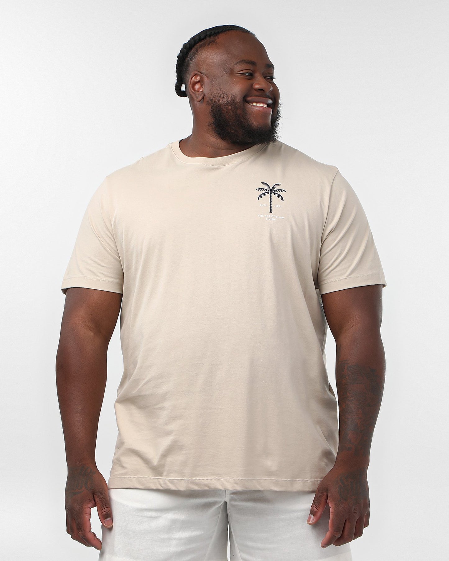Camiseta masculina plus size bege Summer Palm Tree | Original Plus da Riachuelo