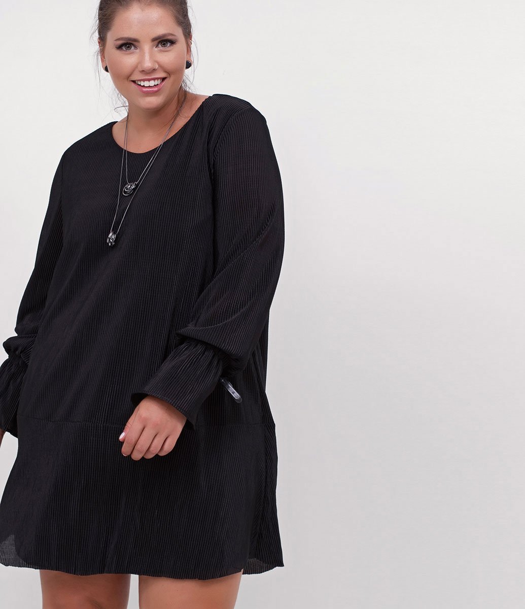 Vestido preto com pregas - Curve e Plus Size
