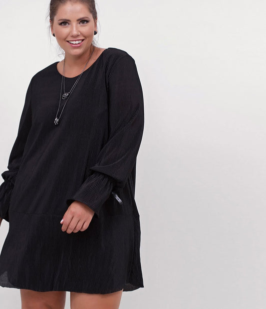 Vestido preto com pregas - Curve e Plus Size