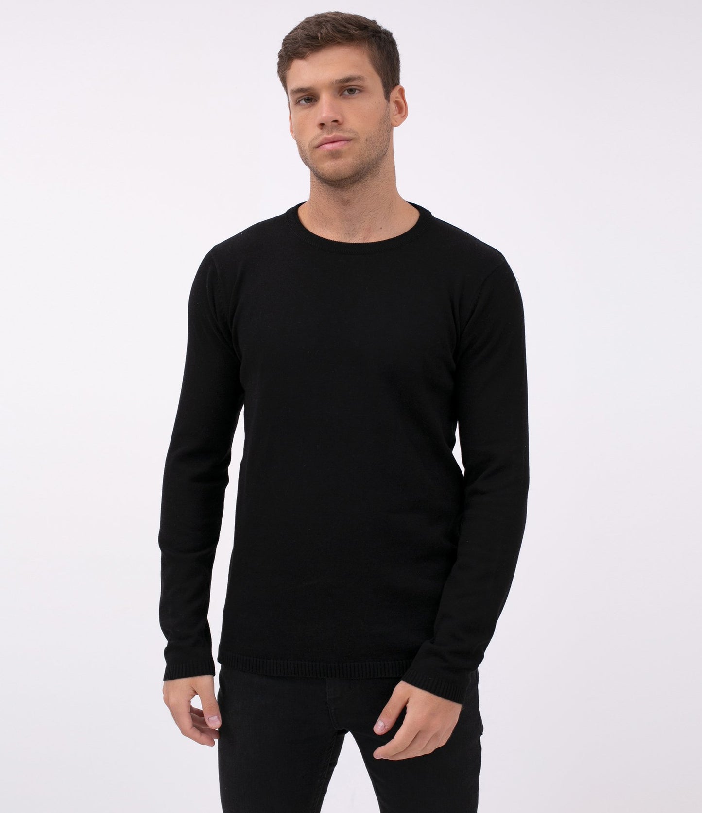Maglione basic a maniche lunghe nero
