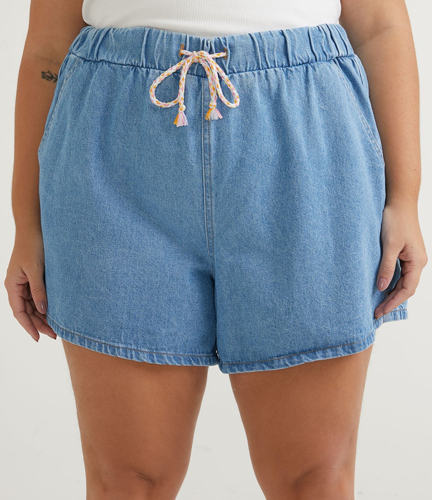 Pantaloncini di jeans blu con laccetti - Curve e taglie forti