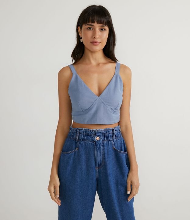 Canotta cropped in lino con schiena smockata in blu