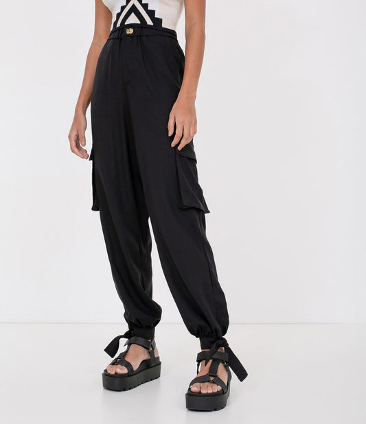 Calça de linho preta lisa com cintura marcada