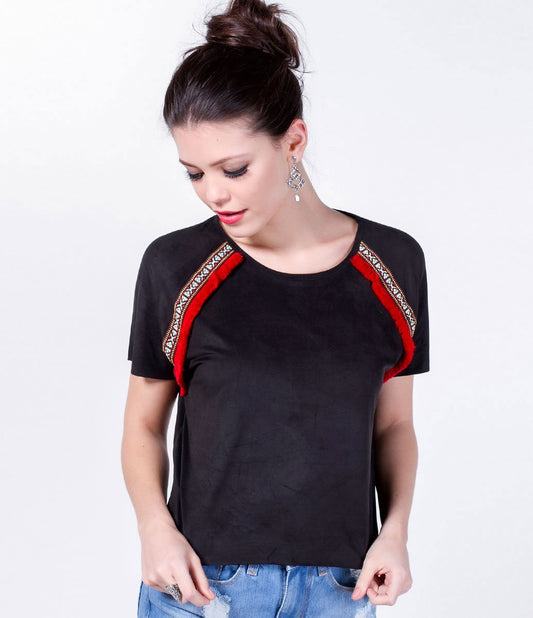 Top Cropped Preto de Manga Curta com Cavas Bordadas