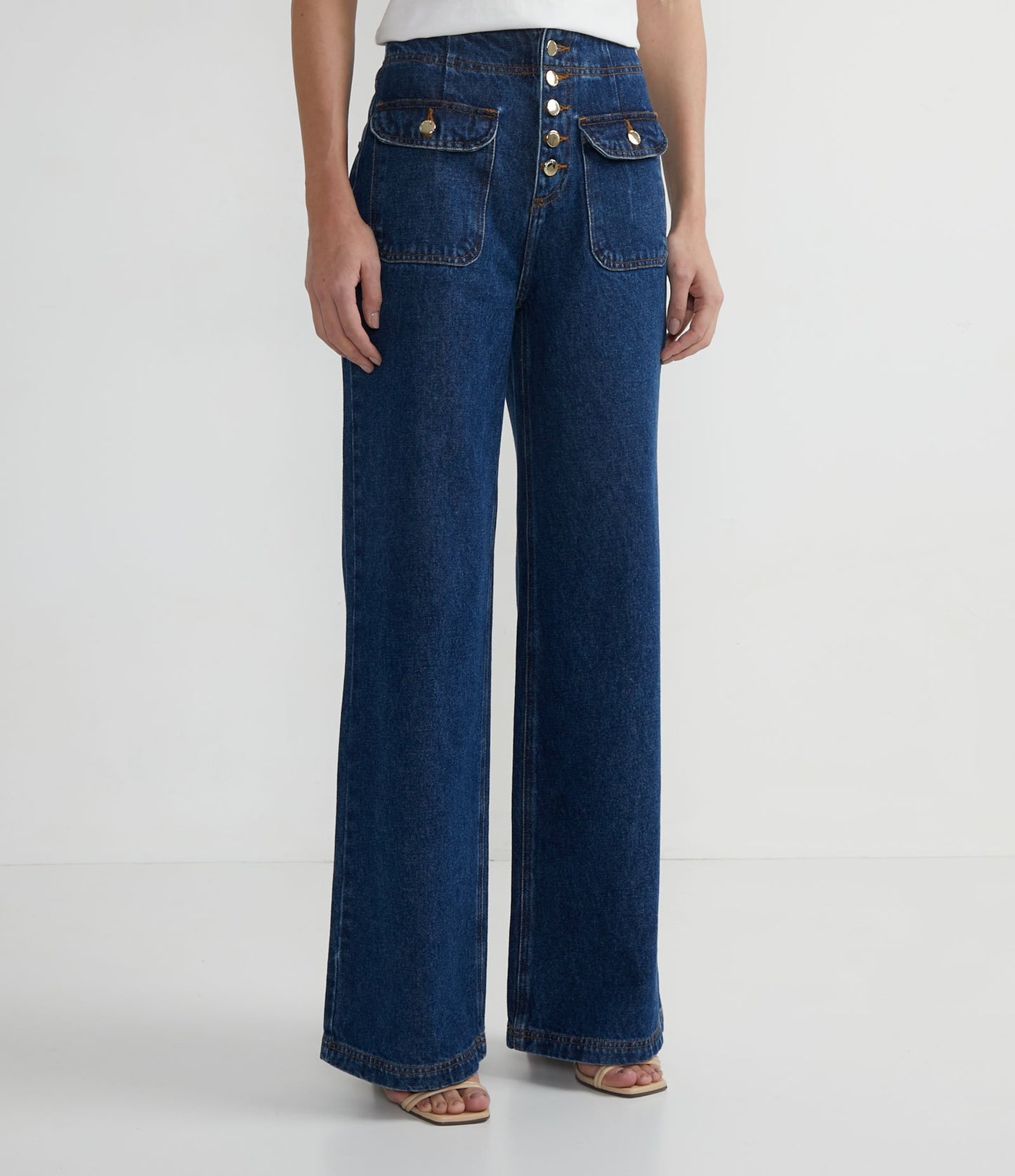 Calça jeans de perna larga com botões e bolsos aplicados - Azul