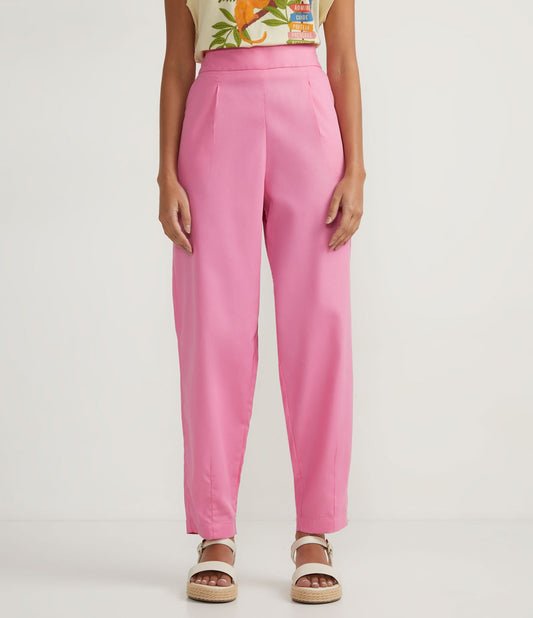 Calça Pink Carrot em tricoline com pregas frontais