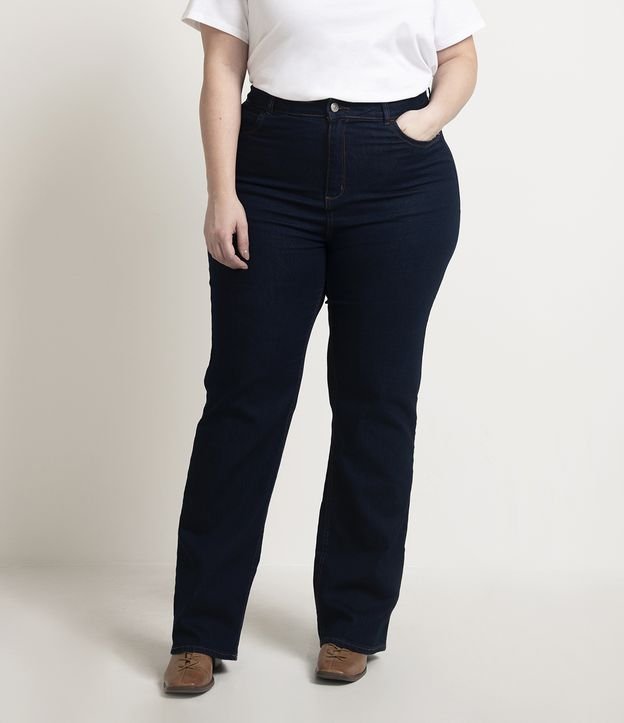 Jeans azul de perna reta para tamanhos curvos e plus size