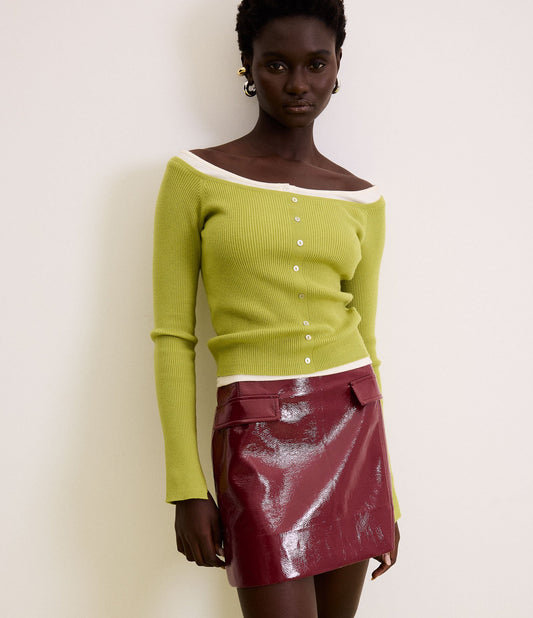 Camicetta in maglia off-shoulder con bottoni frontali in verde