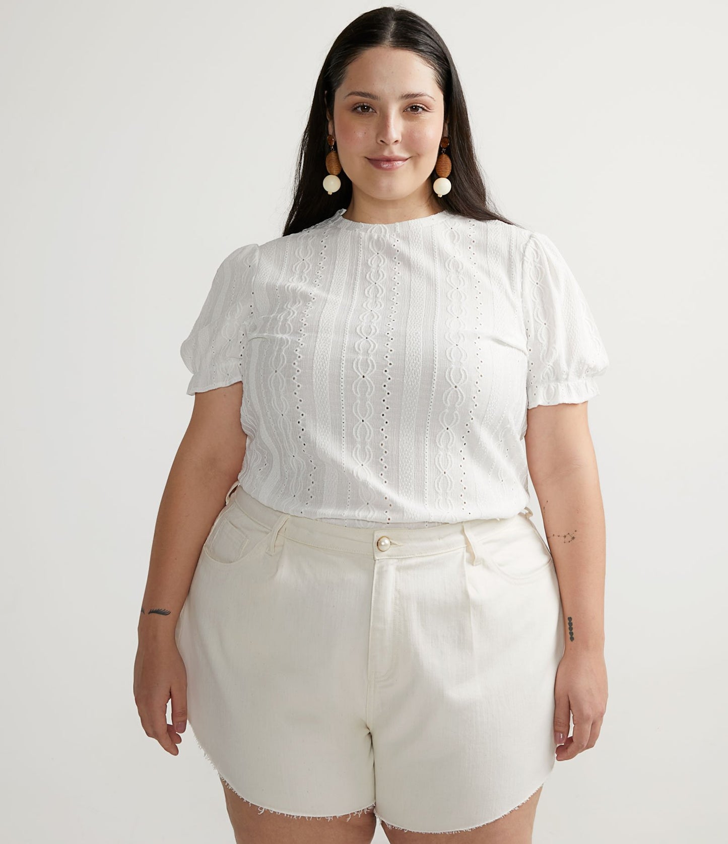 Blusa Laise branca com mangas curtas bufantes - Curve e Plus Size
