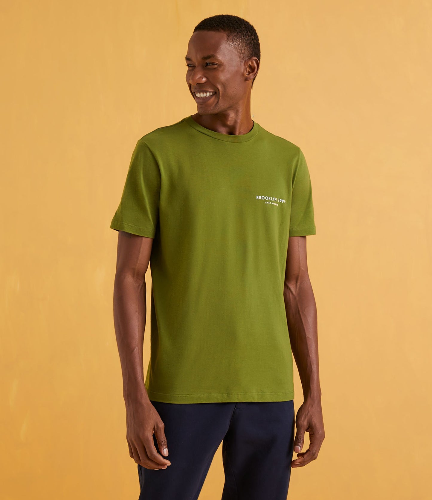 Maglietta a manica corta con scritte Brooklyn 1999 in verde