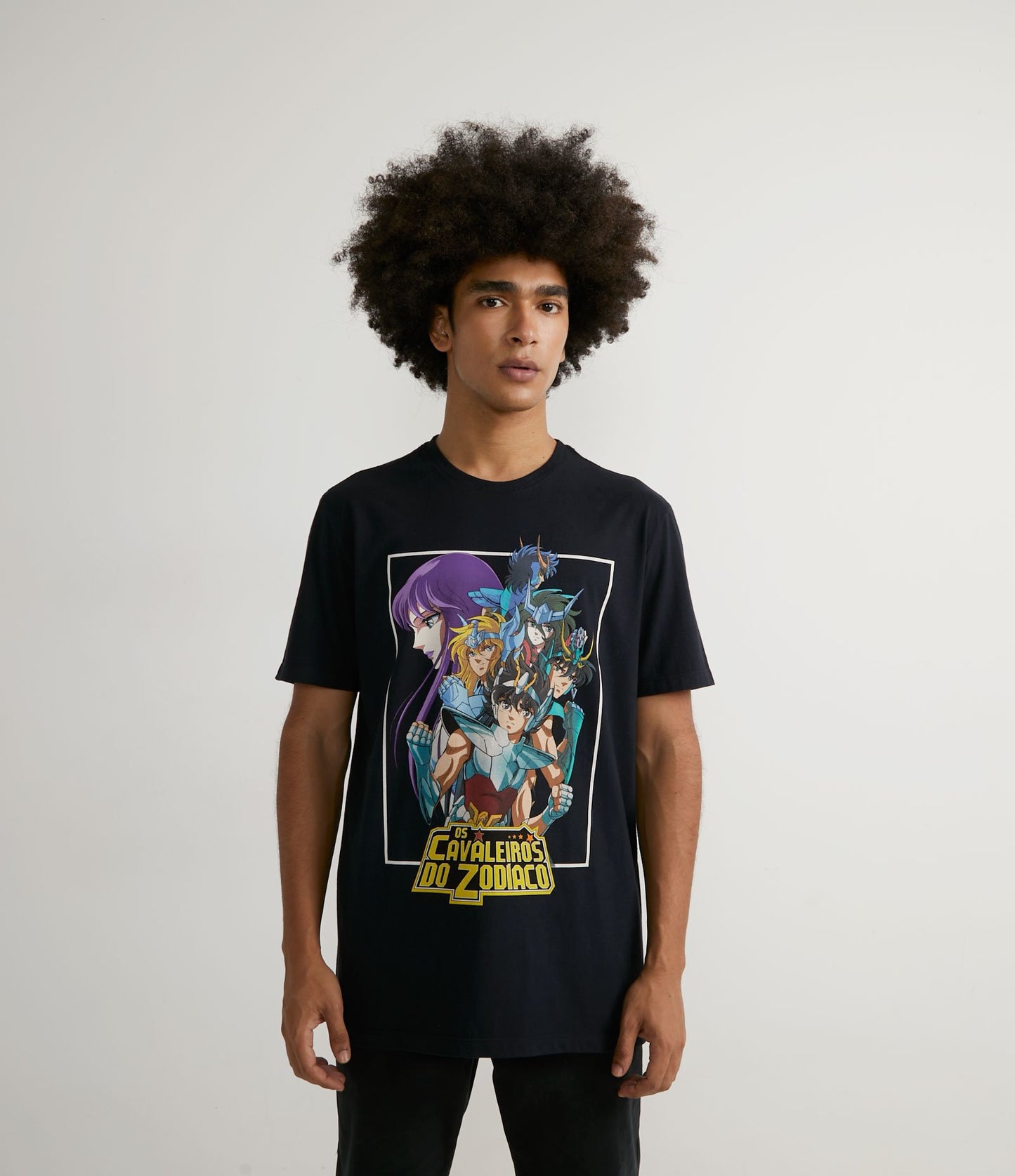 Camiseta negra de manga corta con estampado de los Caballeros del Zodiaco