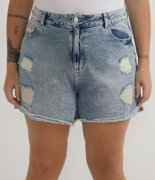 Jeans corti Boyfriend con dettagli distressed e orlo sfrangiato Curve & Plus Size Blu