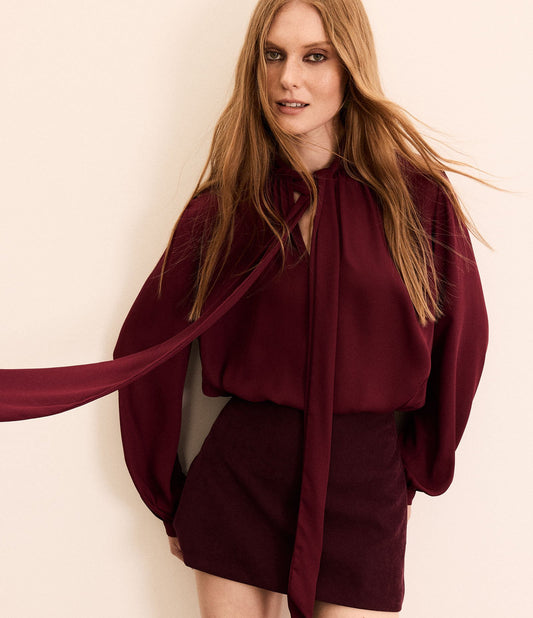Blusa Boho de Chiffon com Gola de Laço Bordô