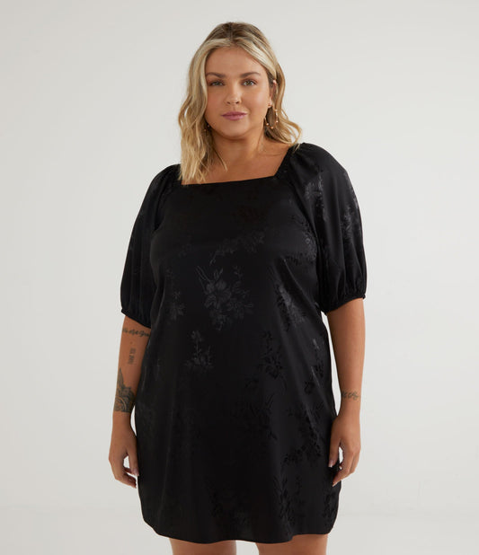 Vestido curto de crepe preto com textura floral - Curve e Plus Size