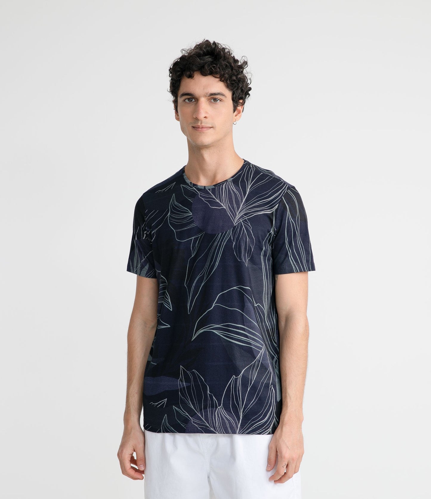 Camiseta de manga corta con estampado de follaje azul