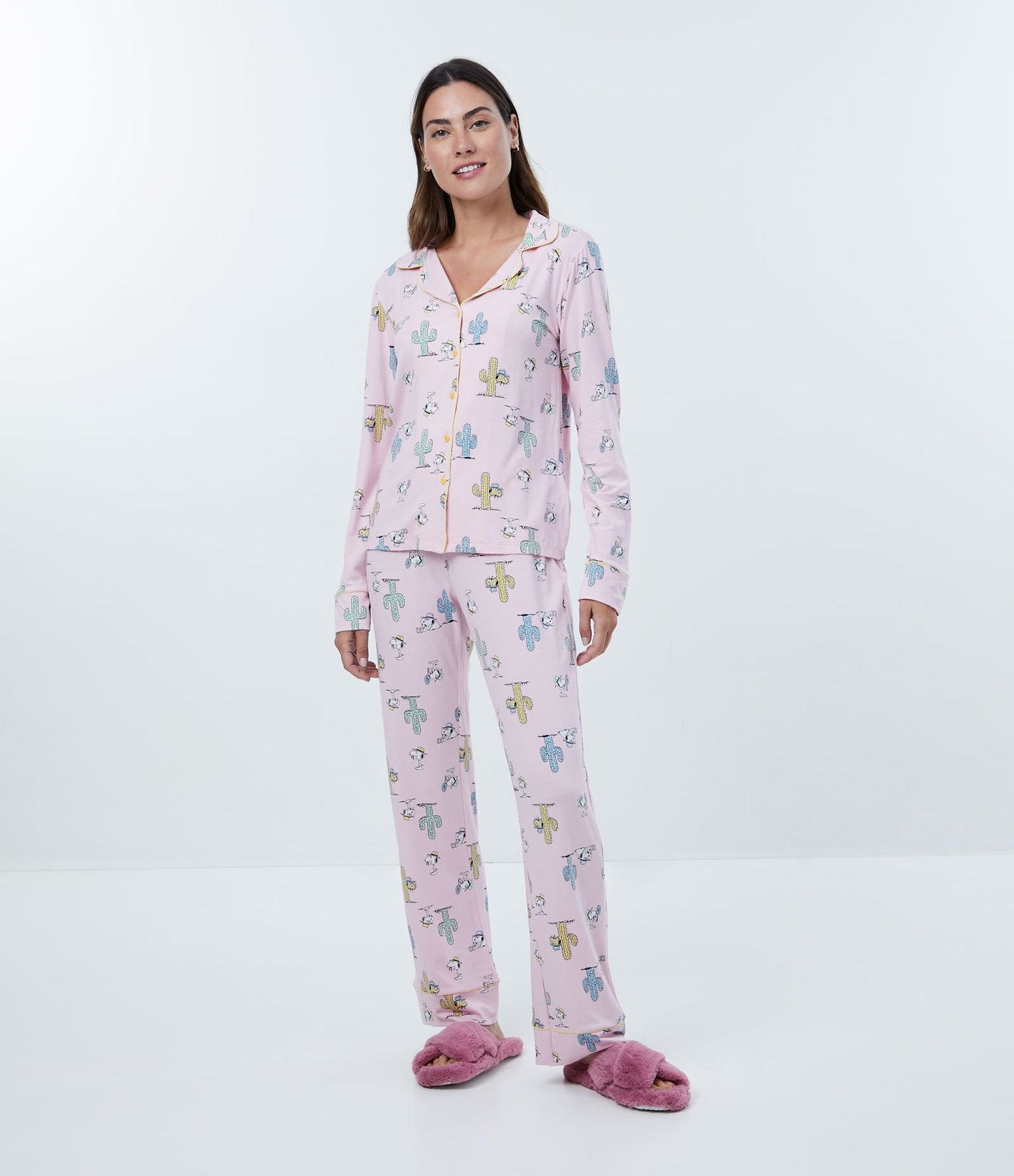 Pijama americano longo em viscolycra com estampa do Snoopy e de cactos cor-de-rosa