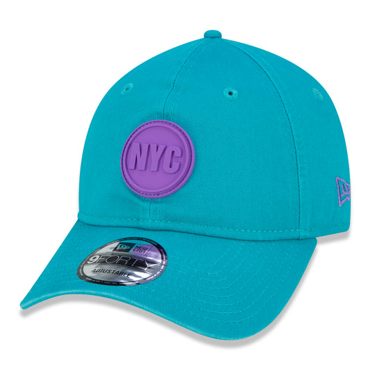 Gorra exclusiva New Era - Edición 9FORTY Unstructured NYC Circle Rubber Front