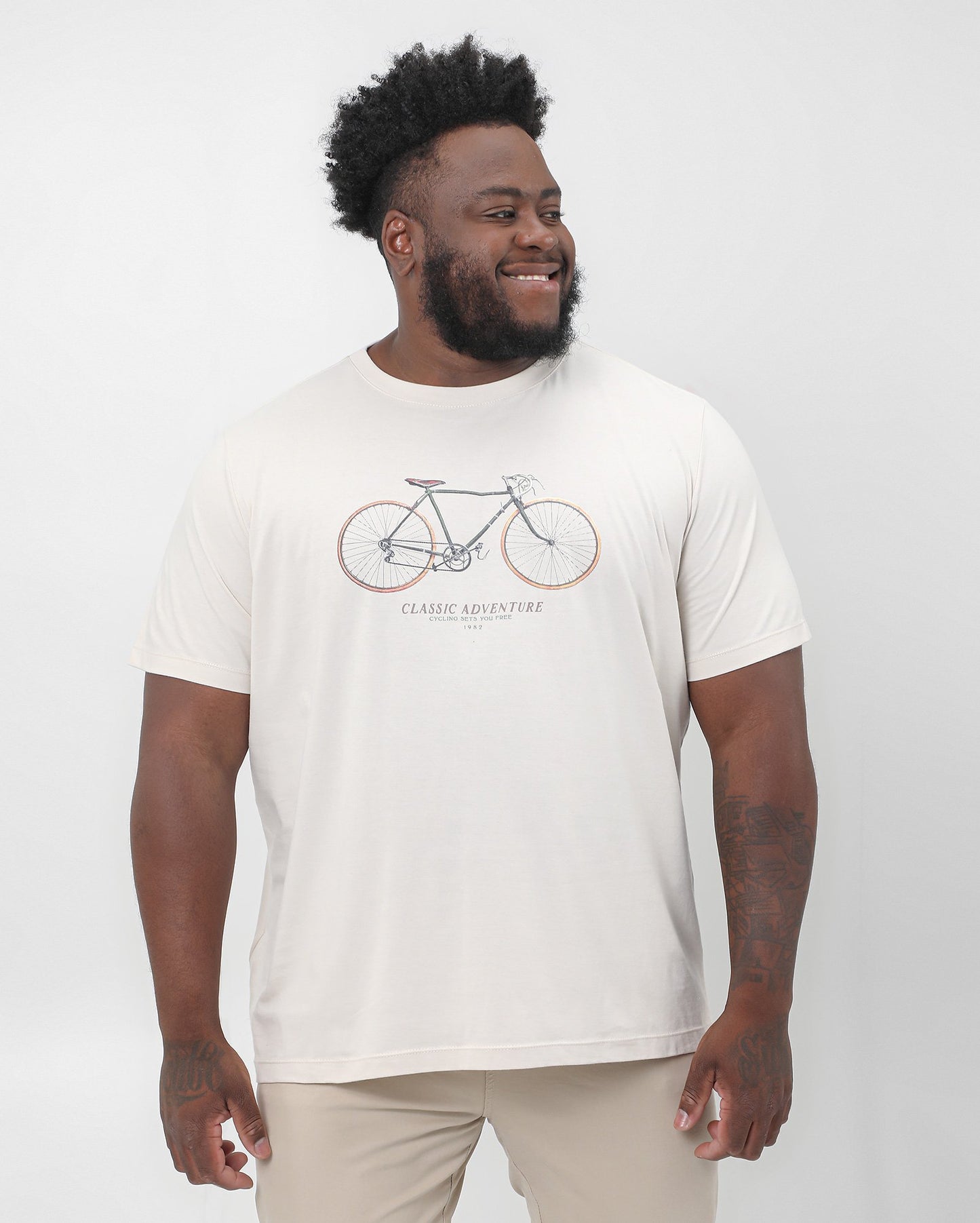 Camiseta de hombre talla grande Classic Adventure Bike Beige | Original Plus by Riachuelo