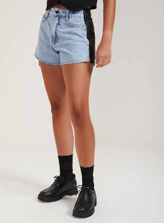 Pantaloncini in denim con rivestimento in poliuretano