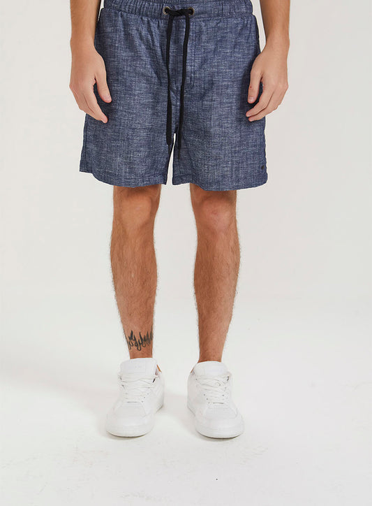 Shorts de praia em jeans