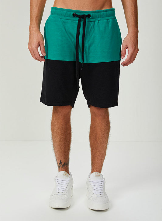 Shorts de moletom com fechamento por cordão