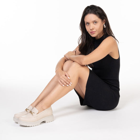 Scarpe mocassino da donna con fibbia in bianco e nero