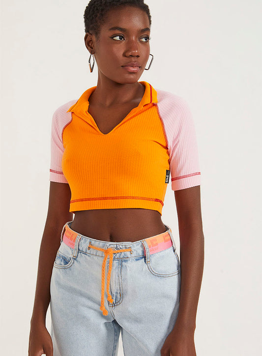 Blusa acanalada de corte ajustado