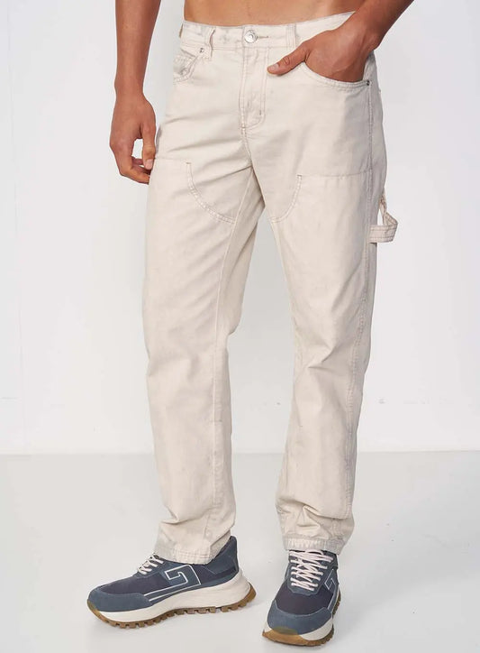 Calça de perna reta com detalhe de costura