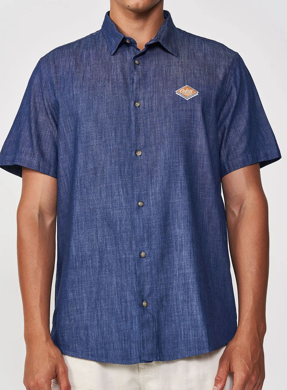 Camisa informal de aspecto vaquero