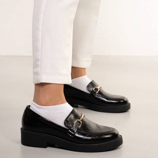 Mocassim preto feminino com fivela da Bebece