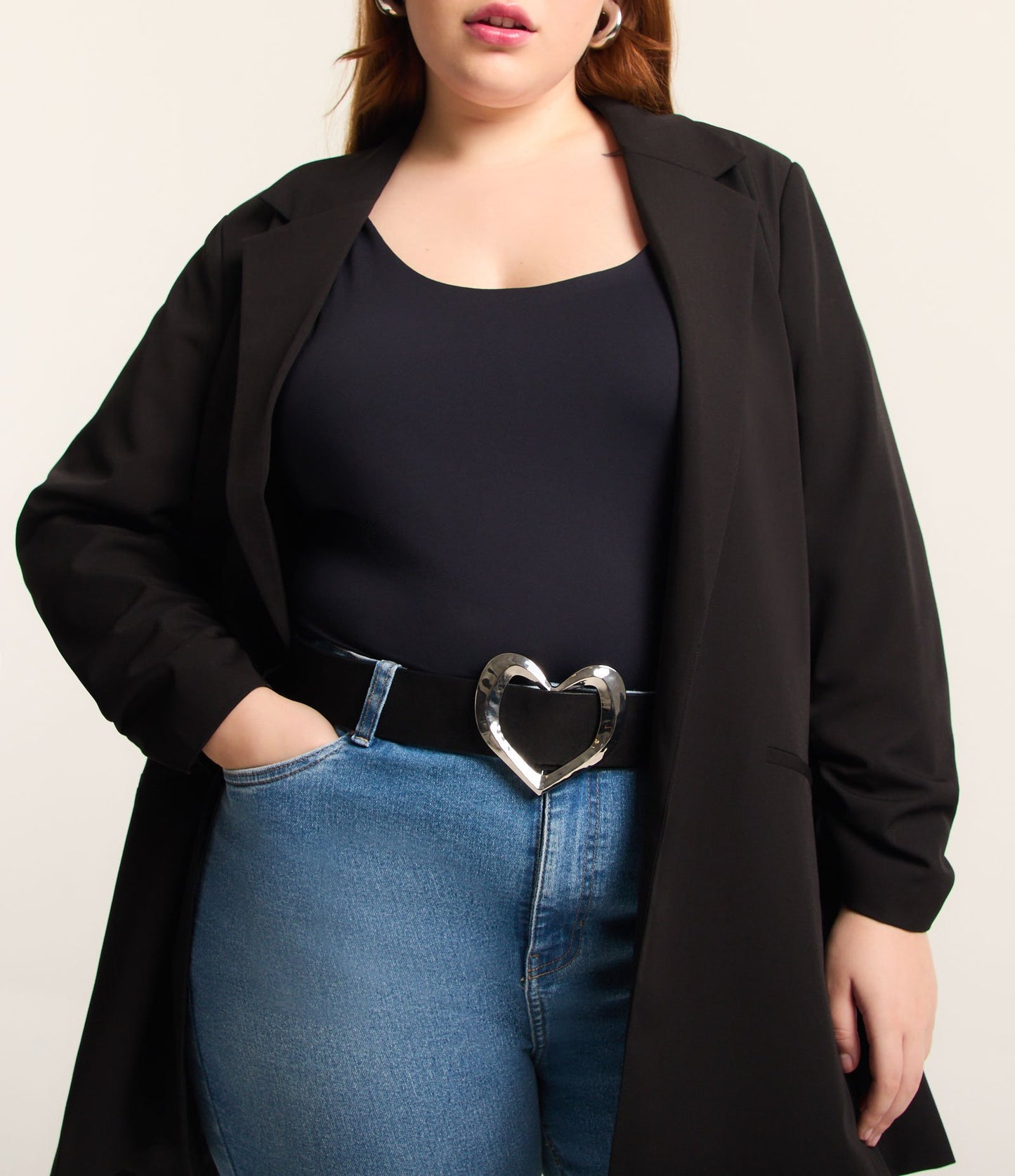 Cinto largo em material sintético com fivela em forma de coração, tamanho para curvas e plus size, preto