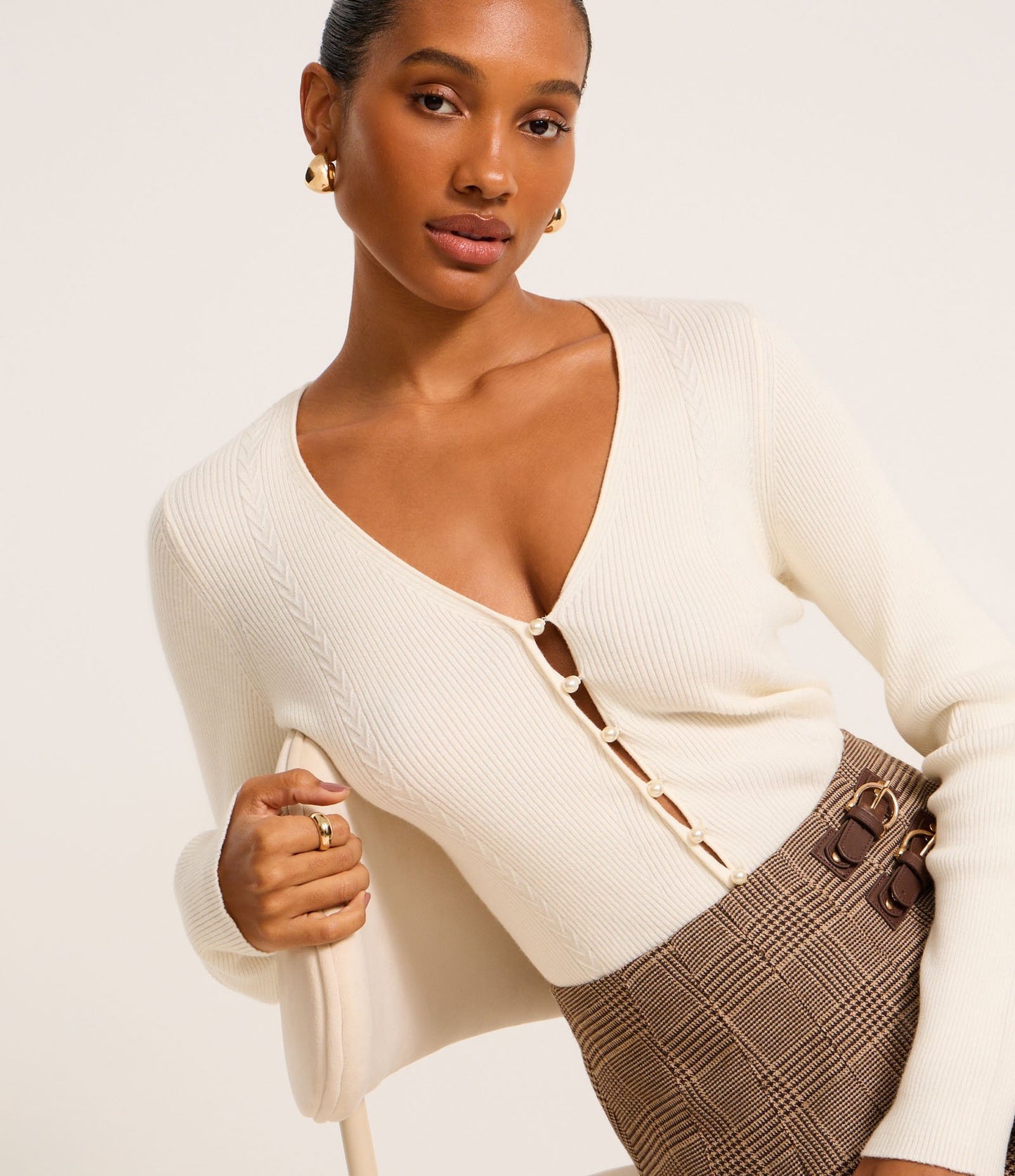 Cardigan in maglia a coste con bottoni in perle Off-White