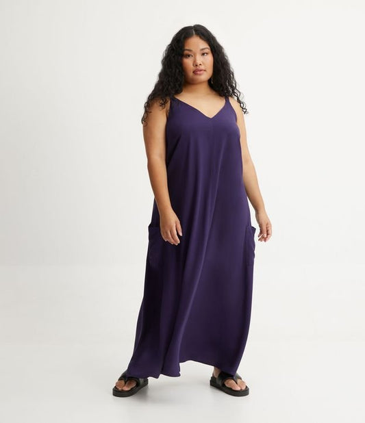 Vestido largo fluido de viscosa con bolsillo lateral, Curvas y tallas grandes, Azul